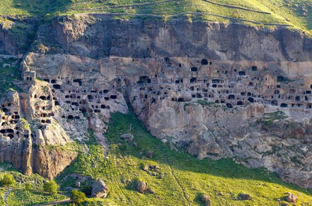 Вардзиа, пещерный монастырский комплекс