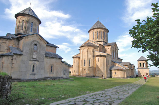 Гелатский монастырь, Экскурсия из Кутаиси
