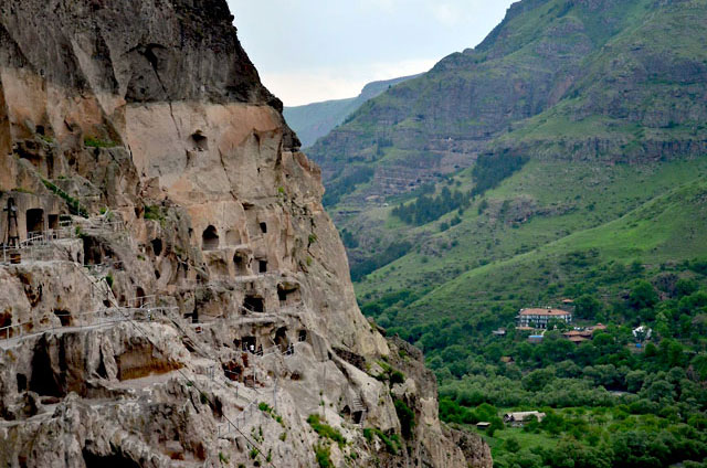 Вардзиа, пещерный монастырский комплекс