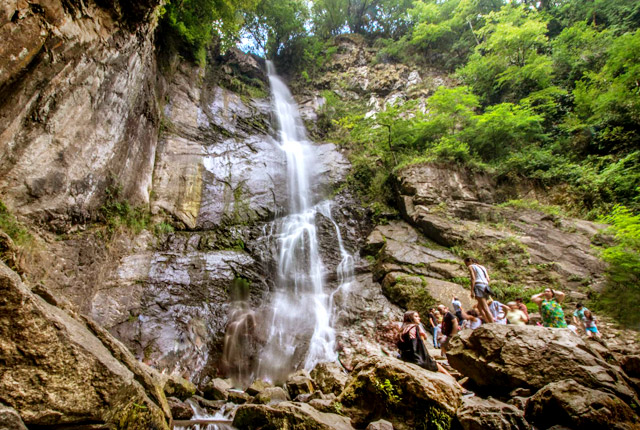 Водопад Махунцети